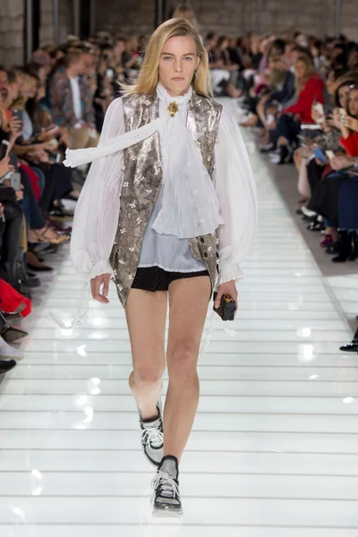 Look 27